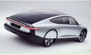 How did economic and political conditions influence the development of solar car technology in the 1950s?